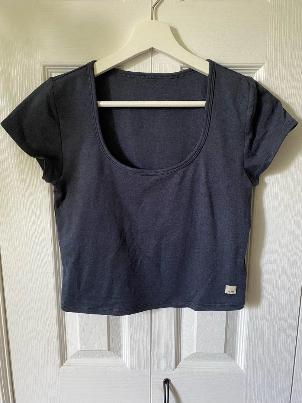 Vuori Women’s Dreamknit Short Sleeve Crop Top in Blue Coast Heather Size Medium